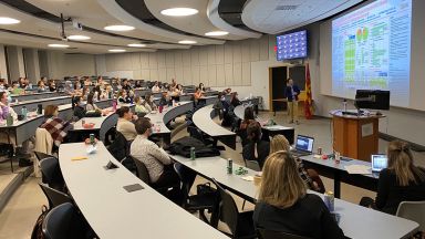 Photo de la salle avec étudiants
