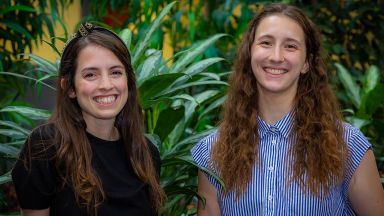 Étudiantes Nadia Akliouat et Marie-Ève Lebreux