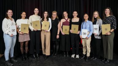 Photo de groupe des étudiantes et étudiants athlètes