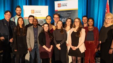 Photo de groupe des récipiendaires étudiants et étudiantes