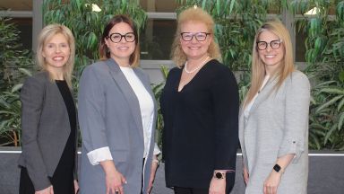 Photo de quatre personnes dont Julie Méthot, Marie-Laurence Tremblay