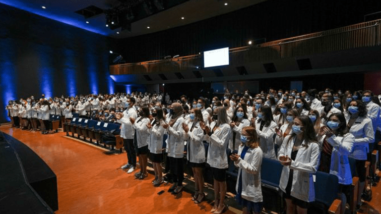 Photo de la salle avec étudiants