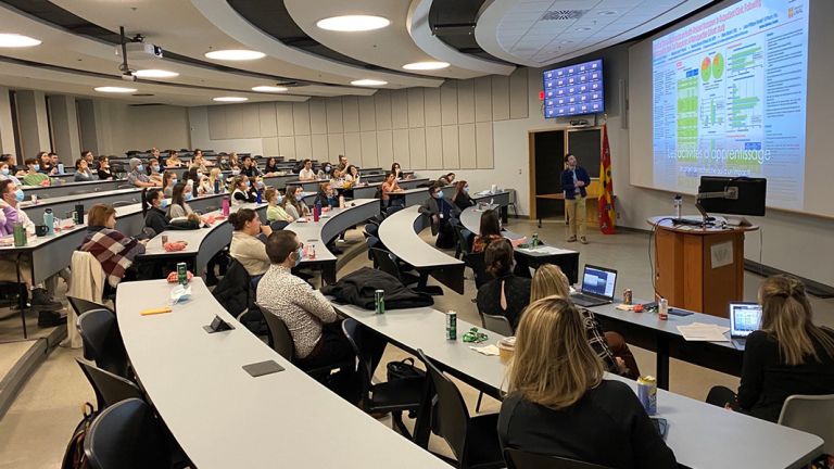 Photo de la salle avec étudiants