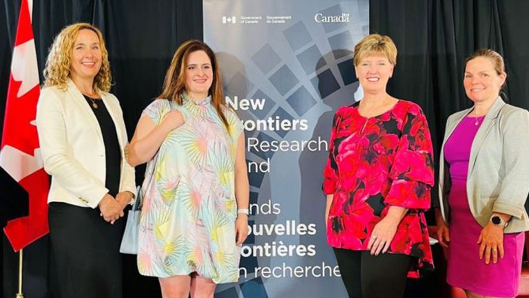 Mme Valérie Laflamme, Professeure Aline Hajj, Mme Marie-Claude Bibeau et Mme Kimberley Douglas
